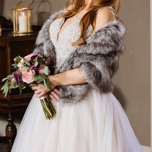 LIKE NEW Faux fur gray shawl